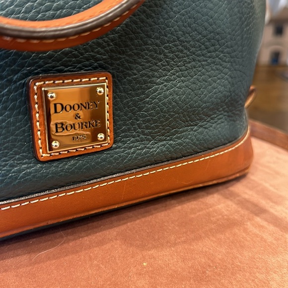 Vintage Dooney & Bourke with red interior - Picture 4 of 9